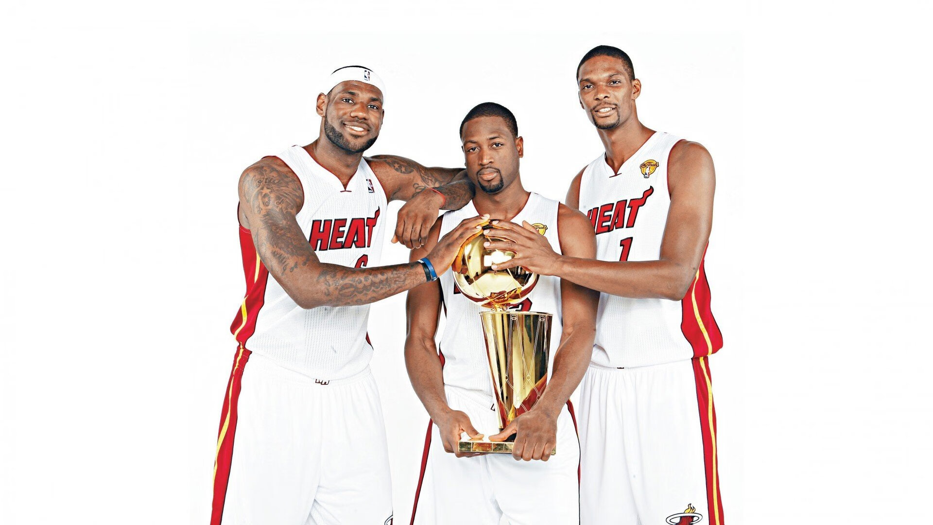 亚洲杯季后赛激情夜！马龙里突外投，休斯顿火箭爆冷巴黎圣日耳曼